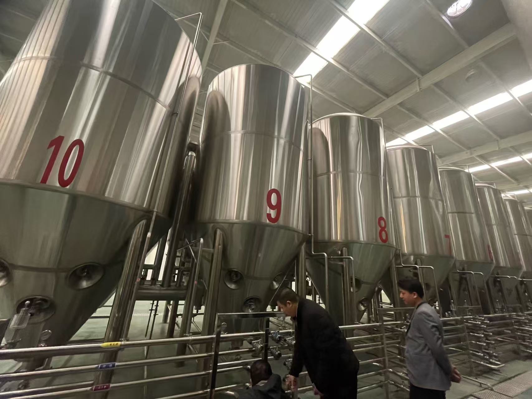 四方台精酿啤酒设备厂—平面布置、设备设计、制造、调试、培训等一条龙服务